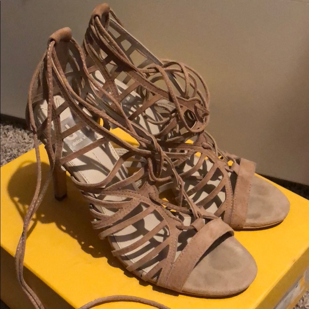 DV tie-up heels